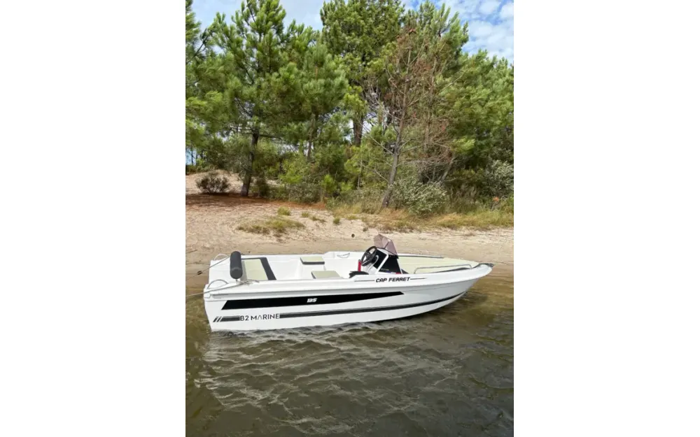 slider 1 B2 Marine CAP FERRET 135 FISHING