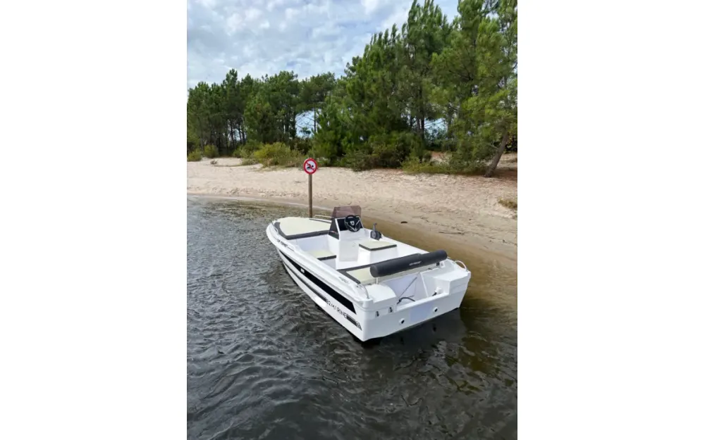 slider 2 B2 Marine CAP FERRET 135 FISHING