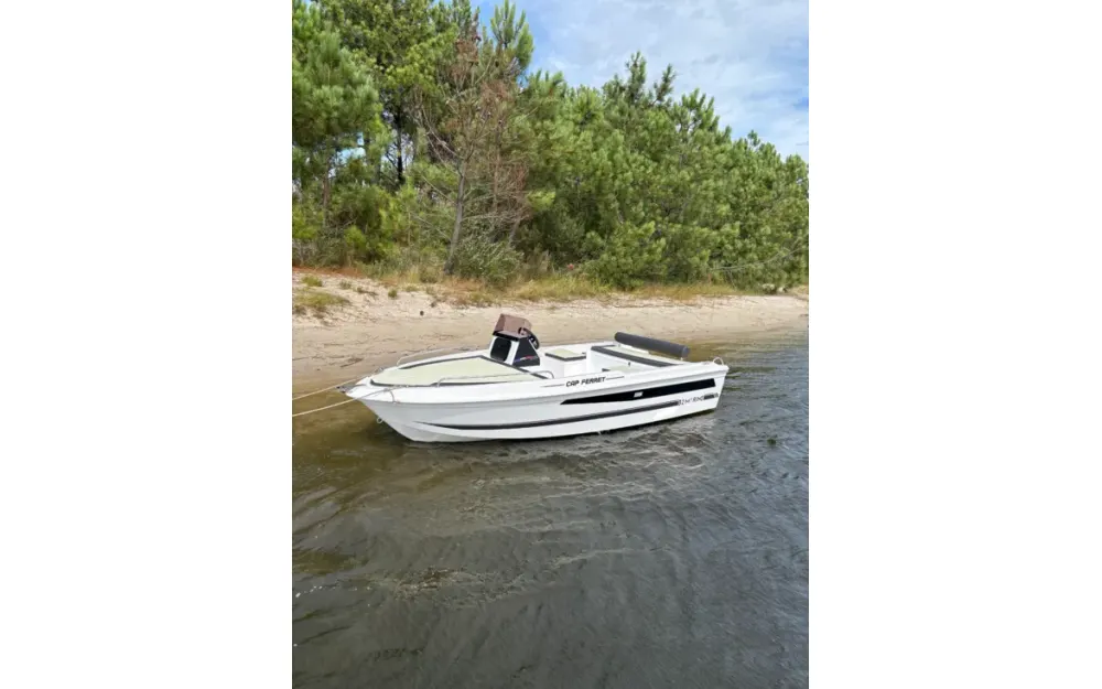 slider 0 B2 Marine CAP FERRET 135 FISHING
