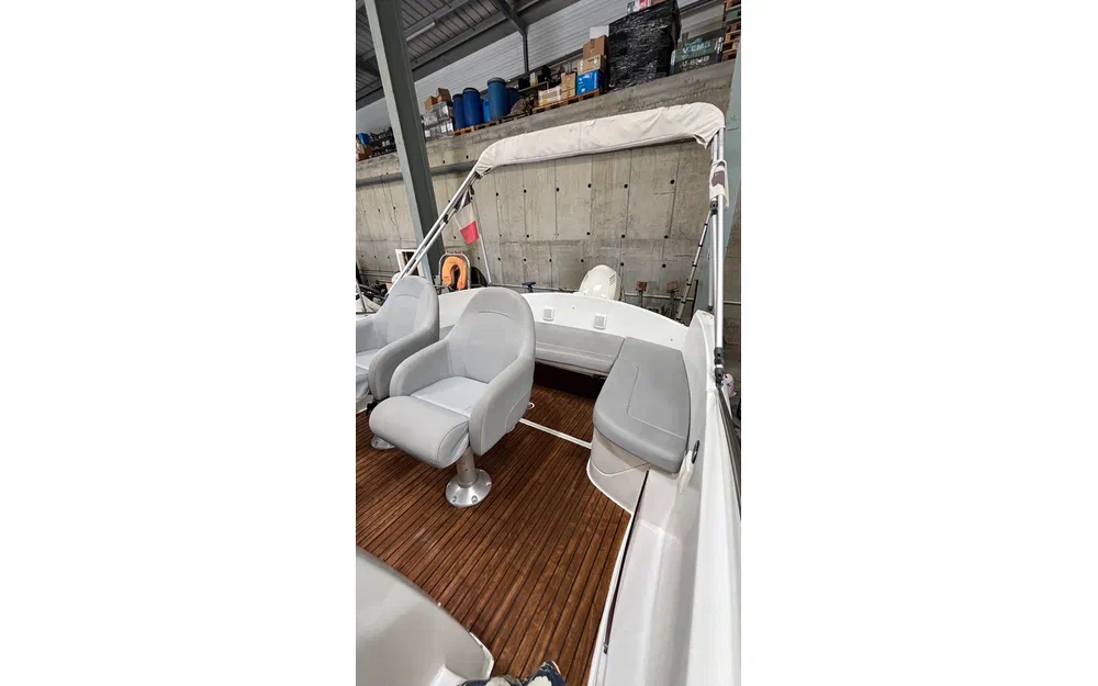 slider 1 Beneteau Flyer 650 Open Flyer 650 Sun Deck