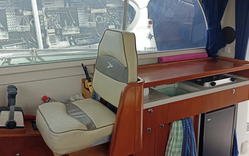 slider 6 Beneteau Antares 9 OB Antares 9 Fly