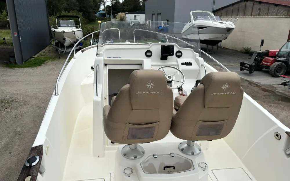 slider 25 Jeanneau Cap Camarat 7.5 CC