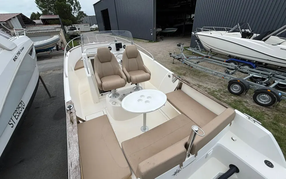 slider 31 Jeanneau Cap Camarat 7.5 CC