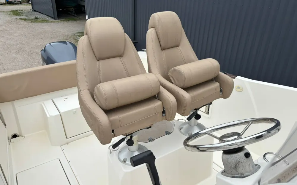 slider 28 Jeanneau Cap Camarat 7.5 CC