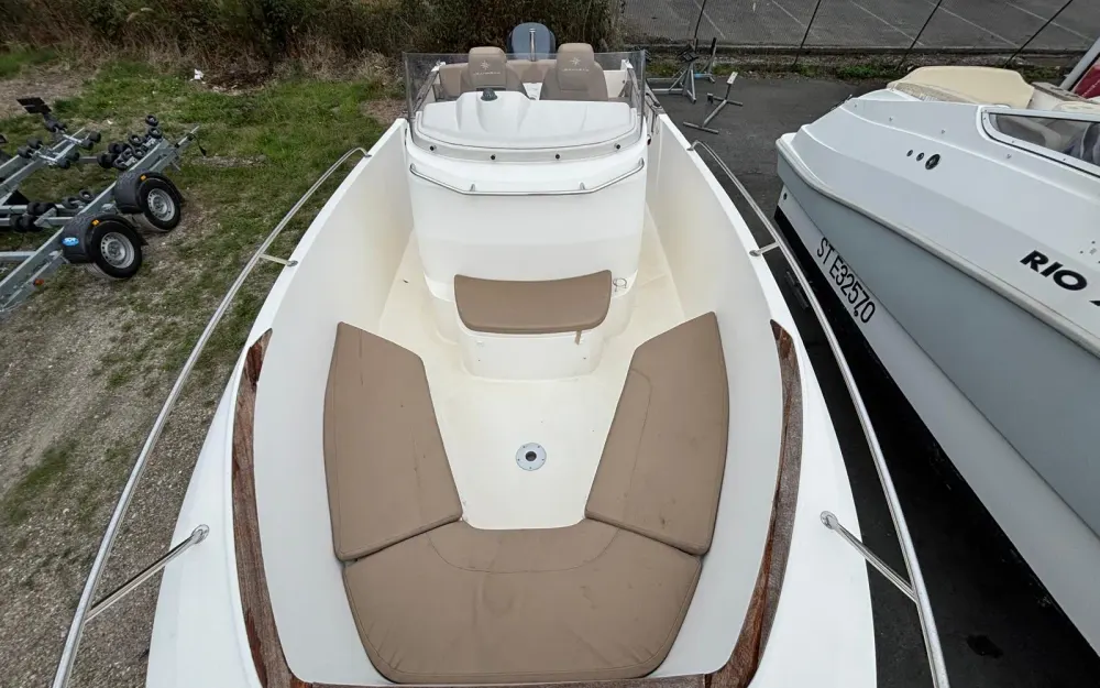 slider 37 Jeanneau Cap Camarat 7.5 CC