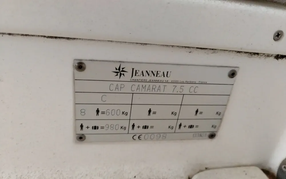 slider 6 Jeanneau Cap Camarat 7.5 CC