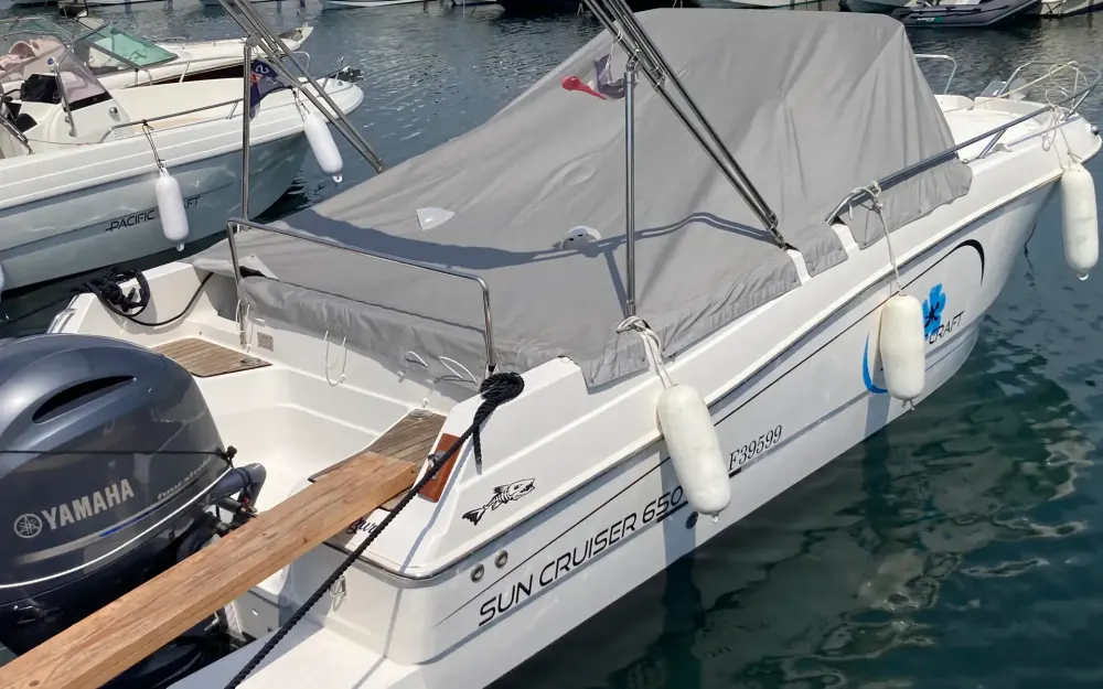 slider 12 Pacific Craft  650 WA