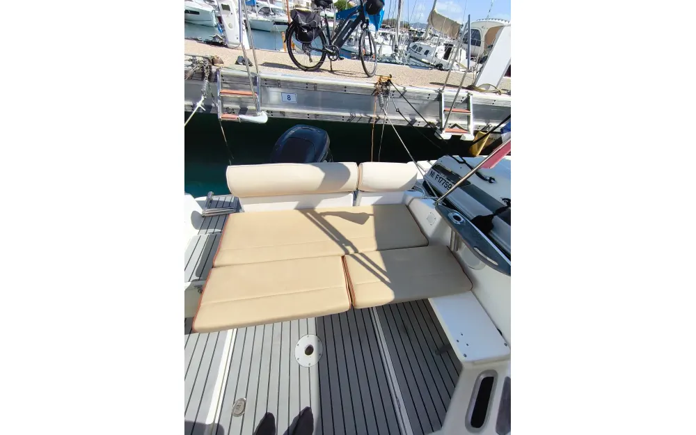 slider 1 B2 Marine Cap Ferret 752DC
