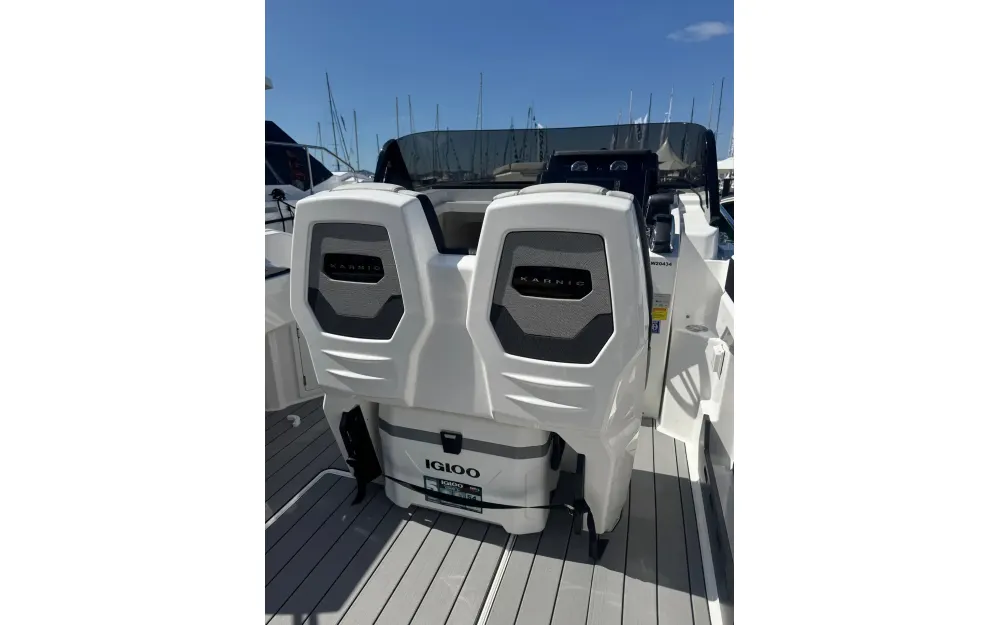 slider 4 Karnic R8