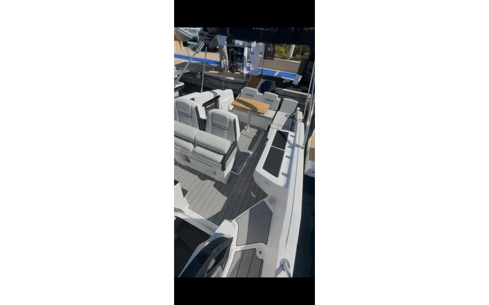 slider 5 Karnic R8