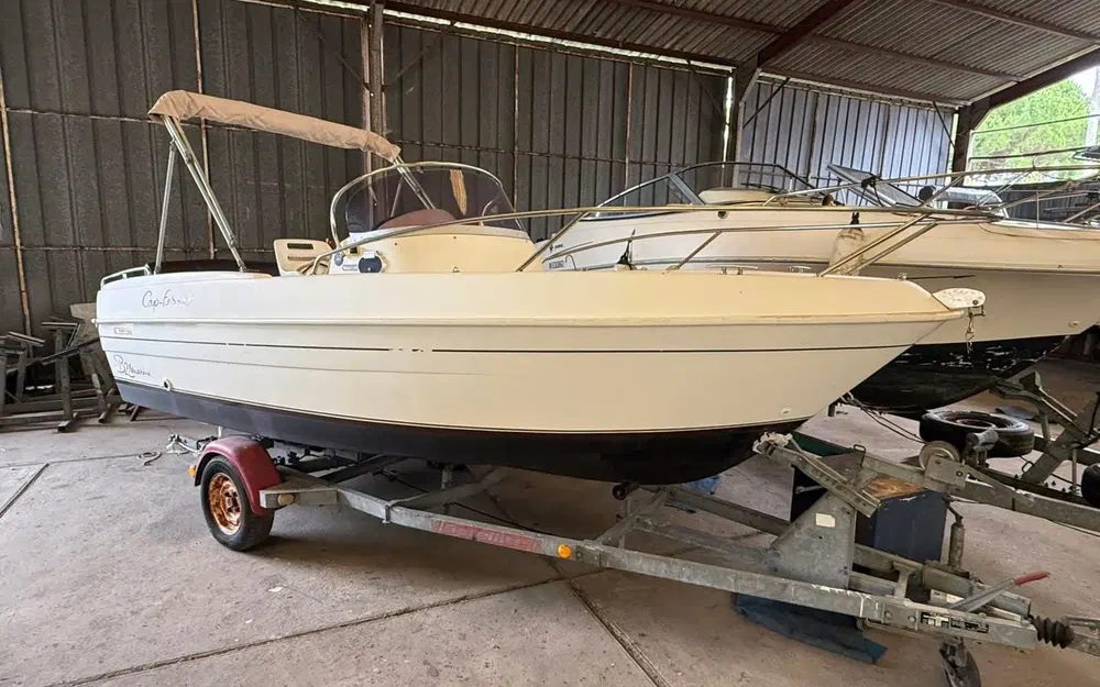 slider 0 B2 Marine Cap Ferret 552