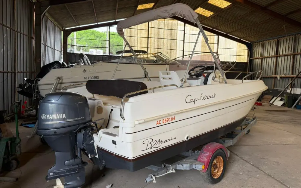 slider 1 B2 Marine Cap Ferret 552Open