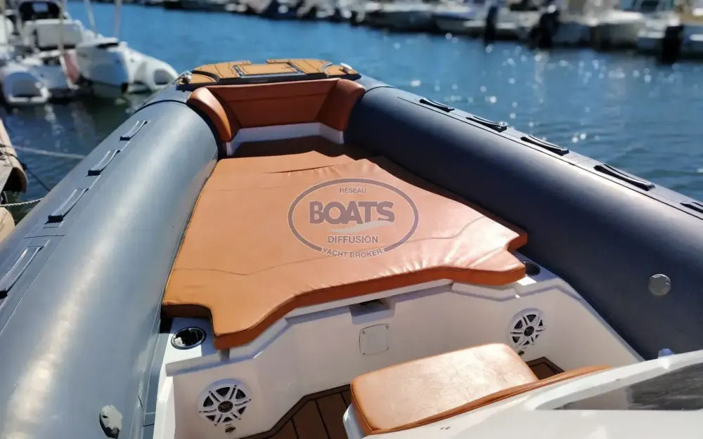 slider 4 Tiger Marine Tiger 850 Open