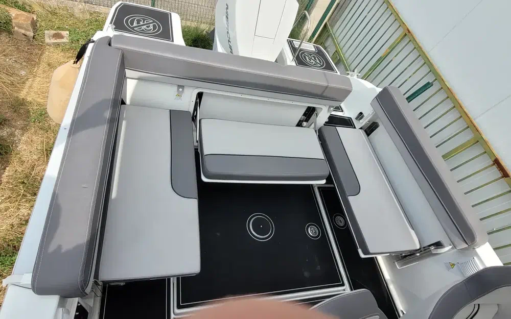 slider 6 Jeanneau Cap Camarat 7.5 CC