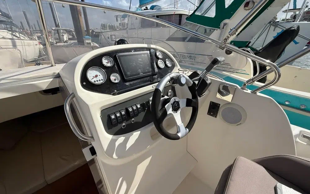 slider 9 Jeanneau Cap Camarat 715