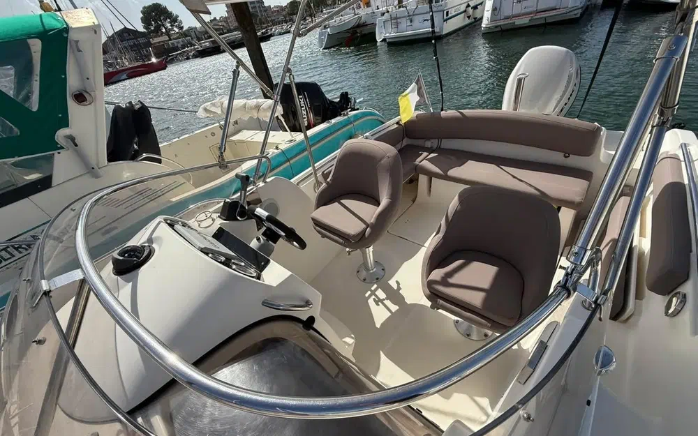 slider 4 Jeanneau Cap Camarat 715