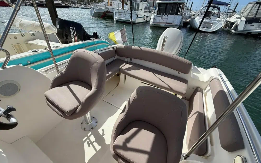 slider 6 Jeanneau Cap Camarat 715