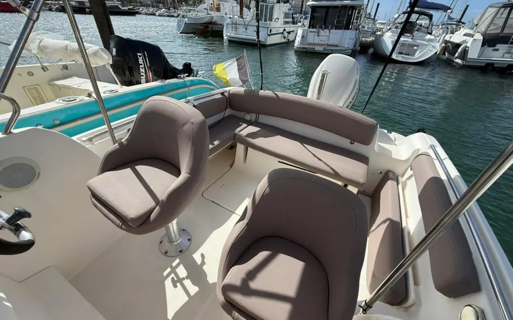 slider 6 Jeanneau Cap Camarat 715 WA