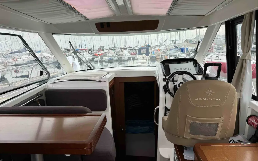 slider 4 Jeanneau Merry Fisher 855
