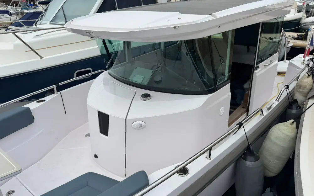 slider 10 Axopar  28 Open