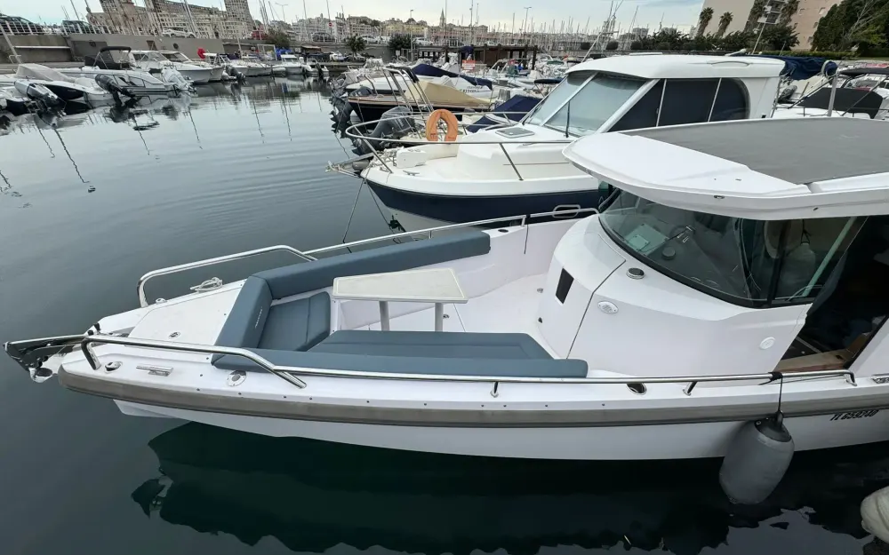 slider 11 Axopar  28 Open