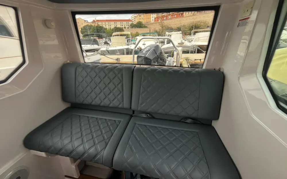 slider 20 Axopar  28 Open
