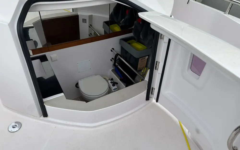 slider 22 Axopar  28 Open