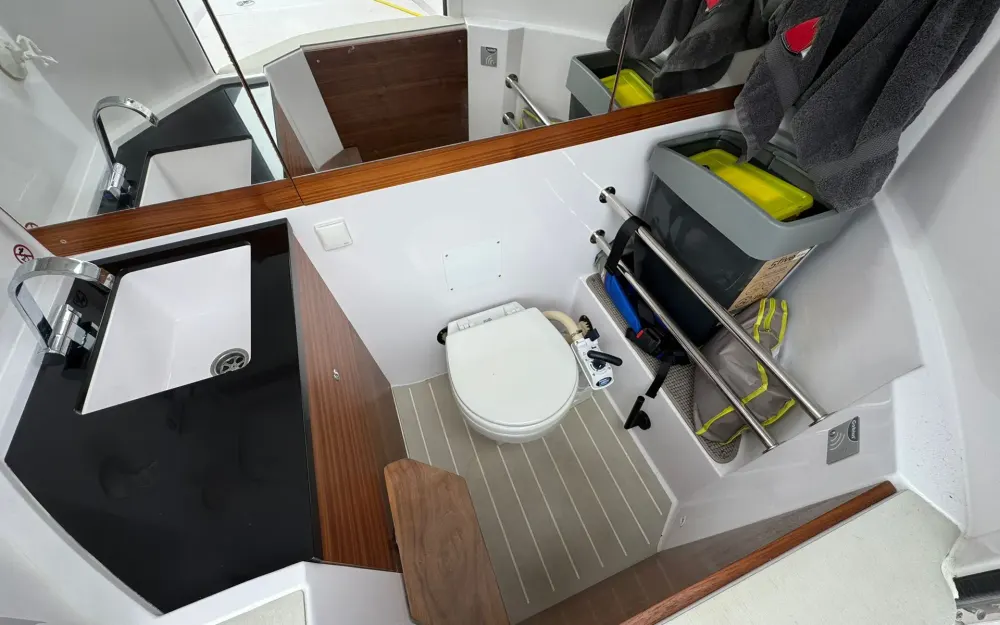 slider 23 Axopar  28 Open