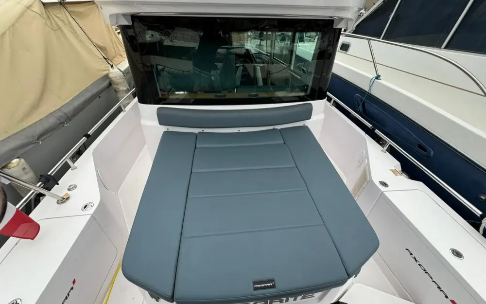 slider 7 Axopar  28 Open