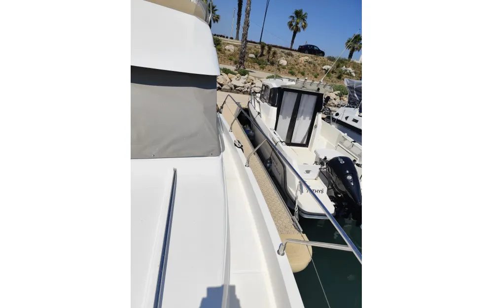 slider 1 Beneteau Antares 10.80