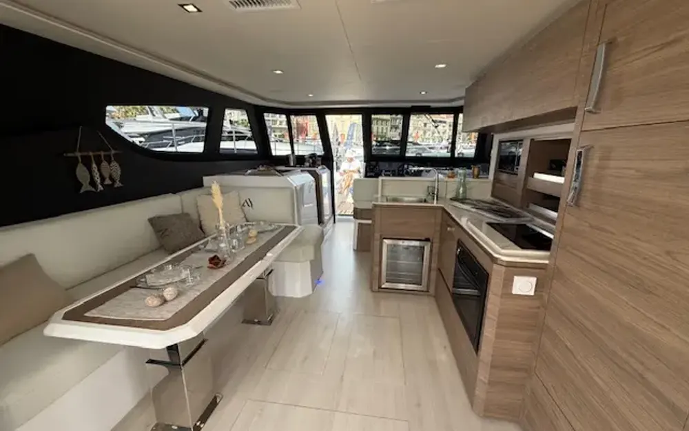 slider 1 Aventura Catamarans Aventura 38
