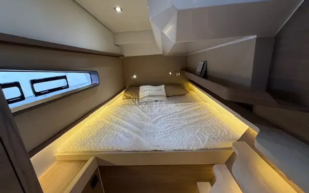 slider 7 Aventura Catamarans Aventura 38