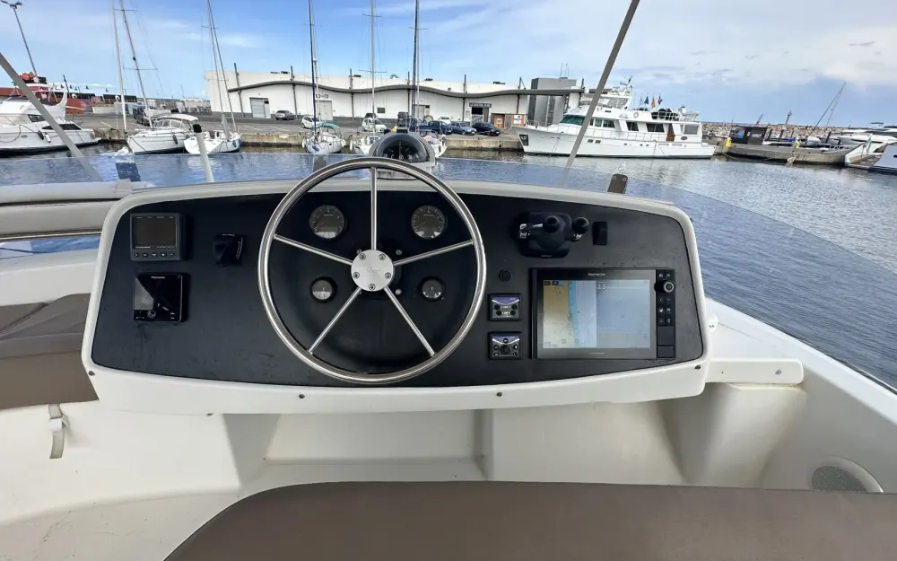 slider 19 Fountaine Pajot Cumberland 44
