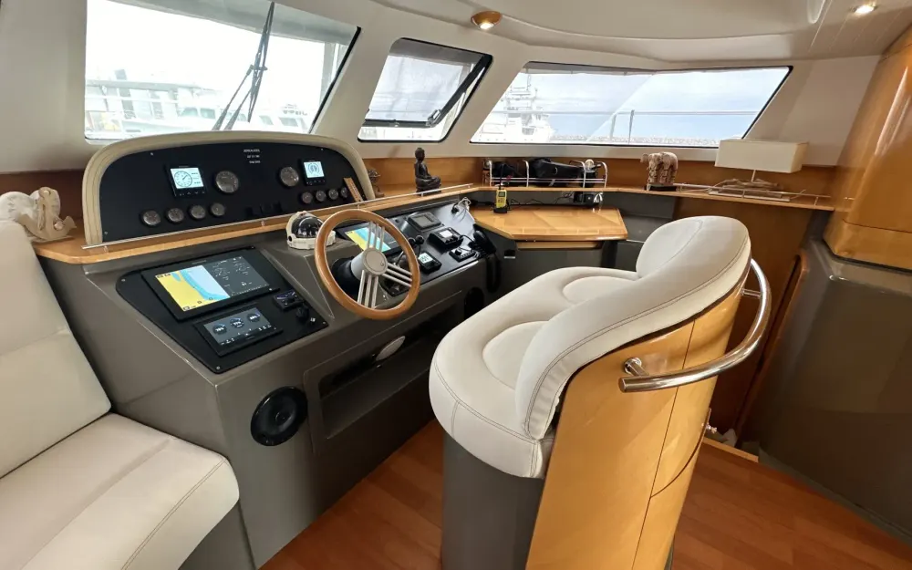 slider 8 Fountaine Pajot Cumberland 44