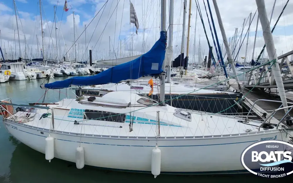 slider 0 Beneteau First 235