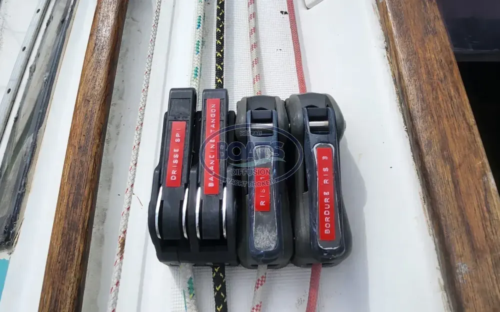 slider 11 Beneteau First 235