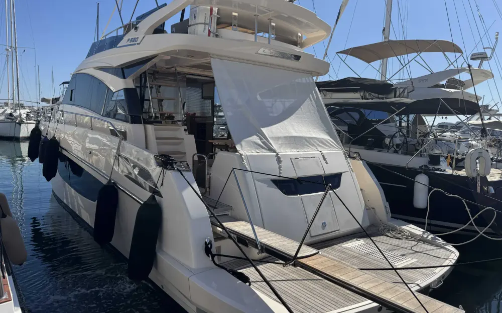 slider 1 Cayman  F520