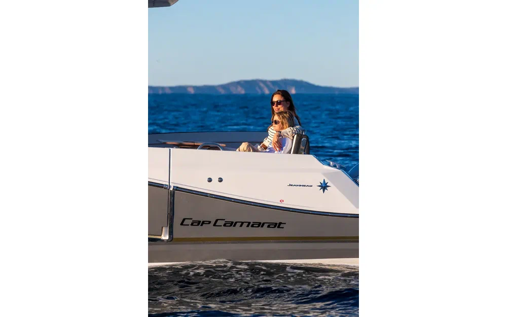 slider 18 Jeanneau Cap Camarat 9.0 WA