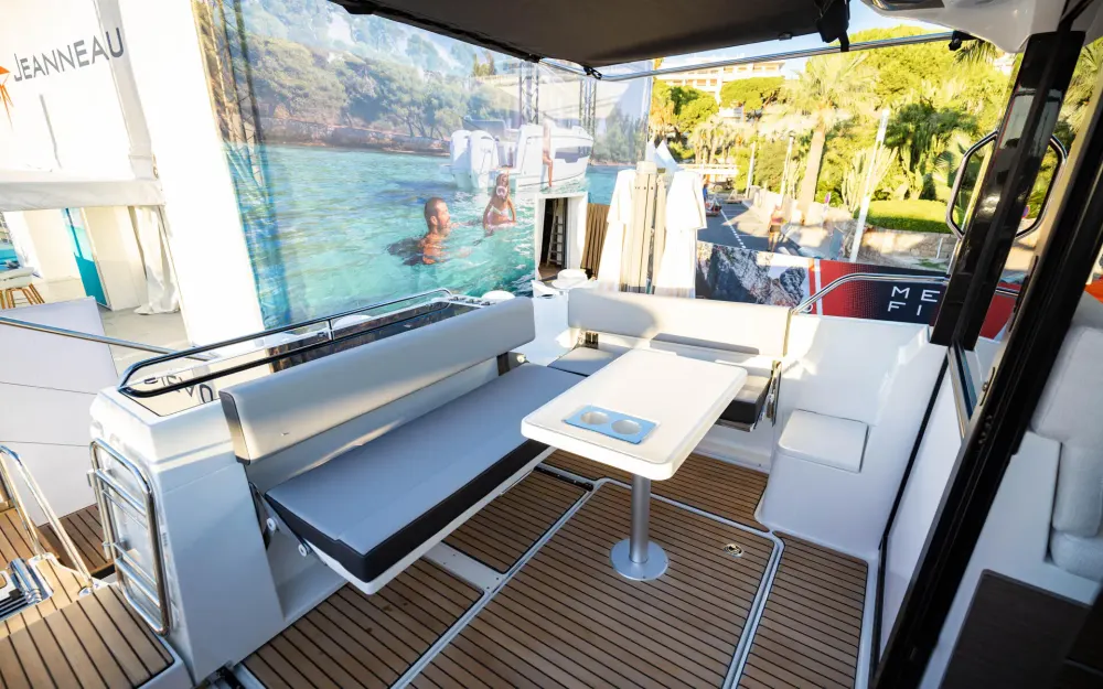 slider 4 Jeanneau Merry Fisher 895 Sport