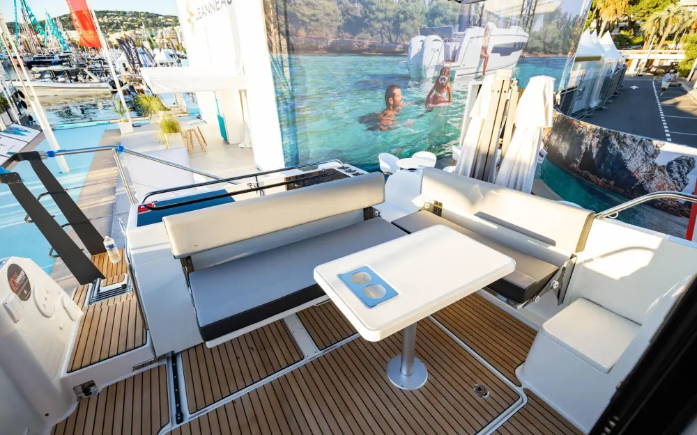 slider 6 Jeanneau Merry Fisher 895 Sport
