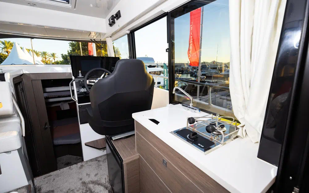 slider 8 Jeanneau Merry Fisher 895