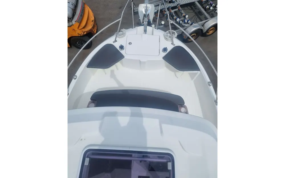 slider 7 Beneteau Barracuda 8