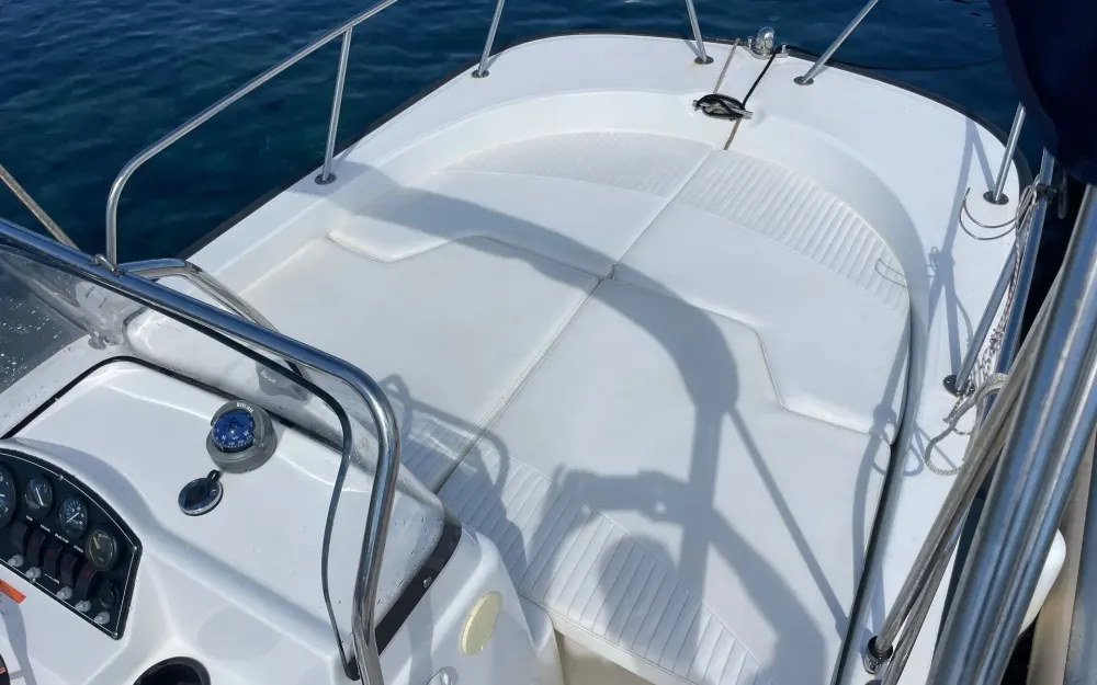 slider 2 Boston Whaler  170 Montauk