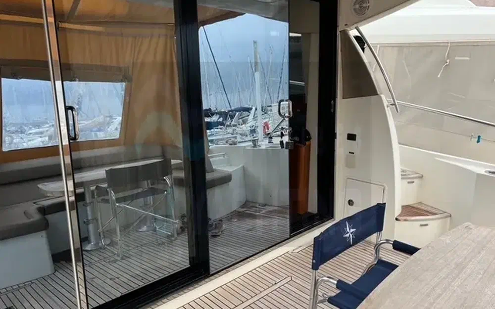 slider 1 Prestige Yachts 500 S