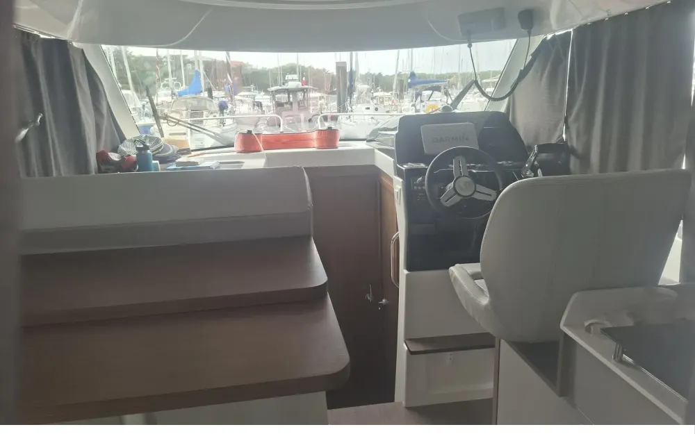 slider 4 Beneteau Antares Serie 9