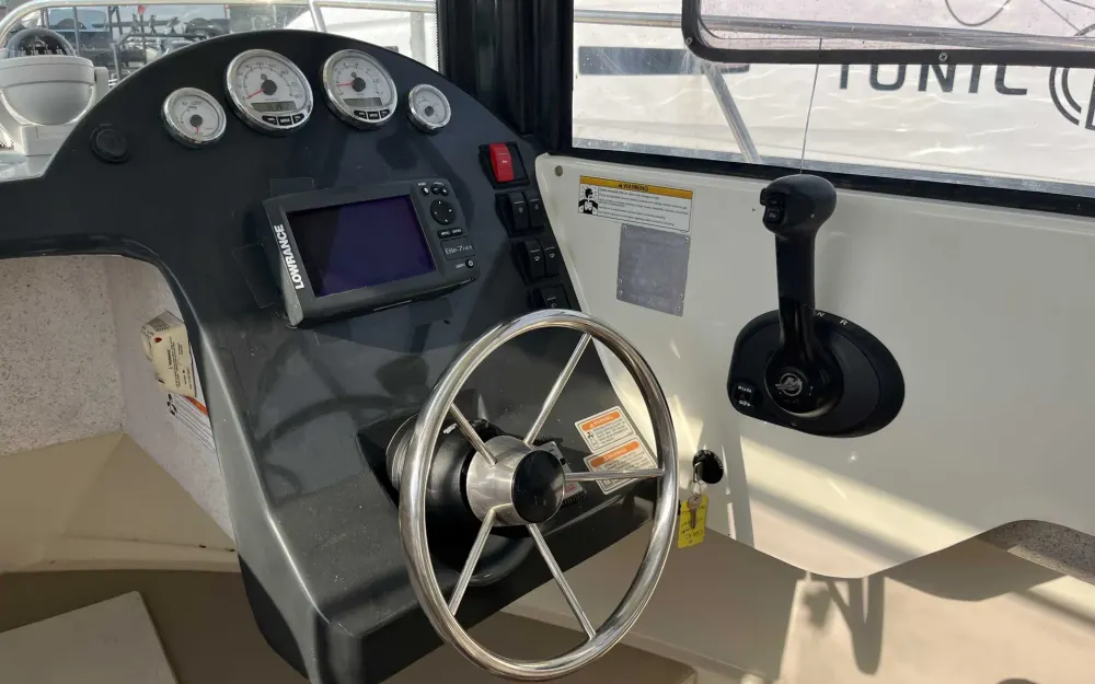 slider 5 Quicksilver  675 Pilothouse