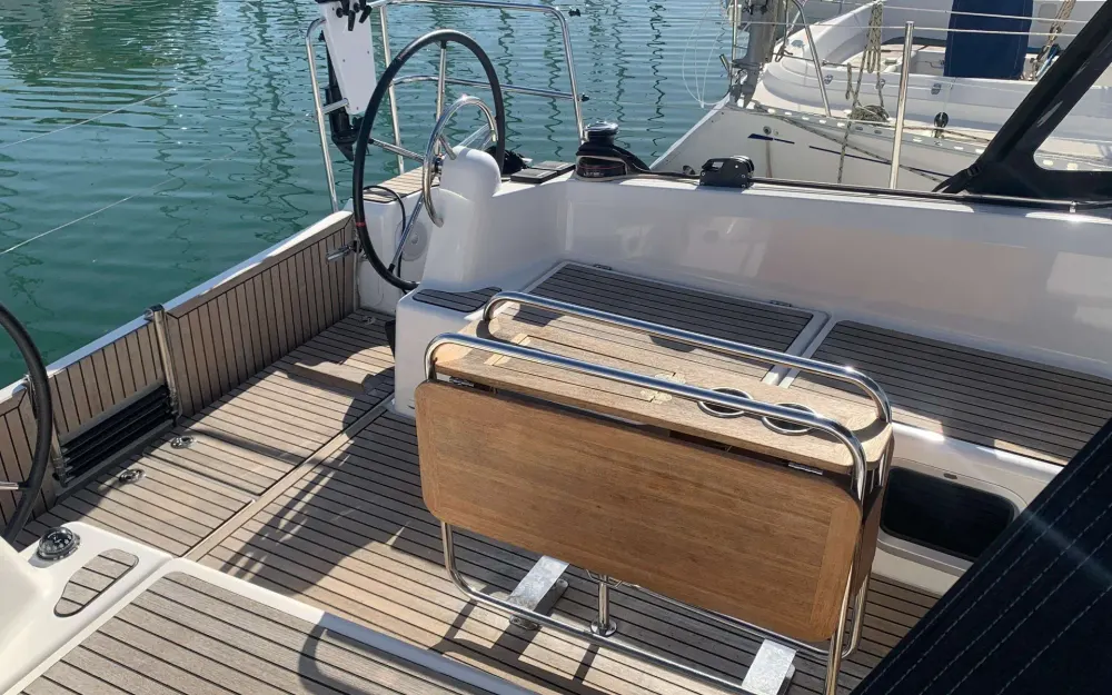 slider 6 Jeanneau Sun Odyssey 380
