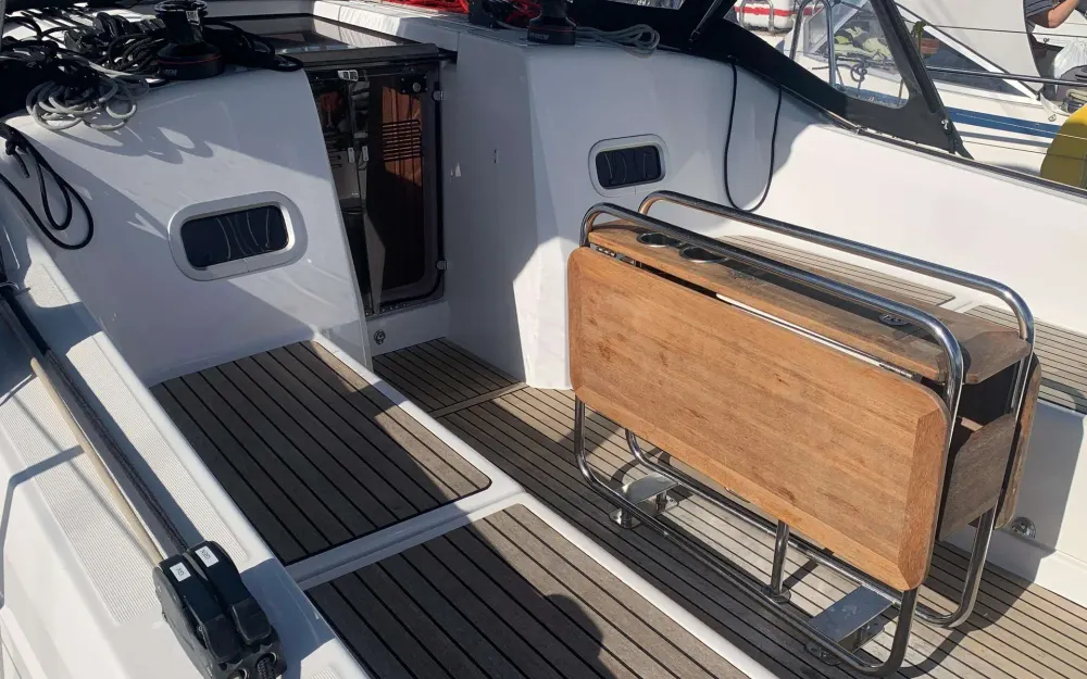 slider 8 Jeanneau Sun Odyssey 380