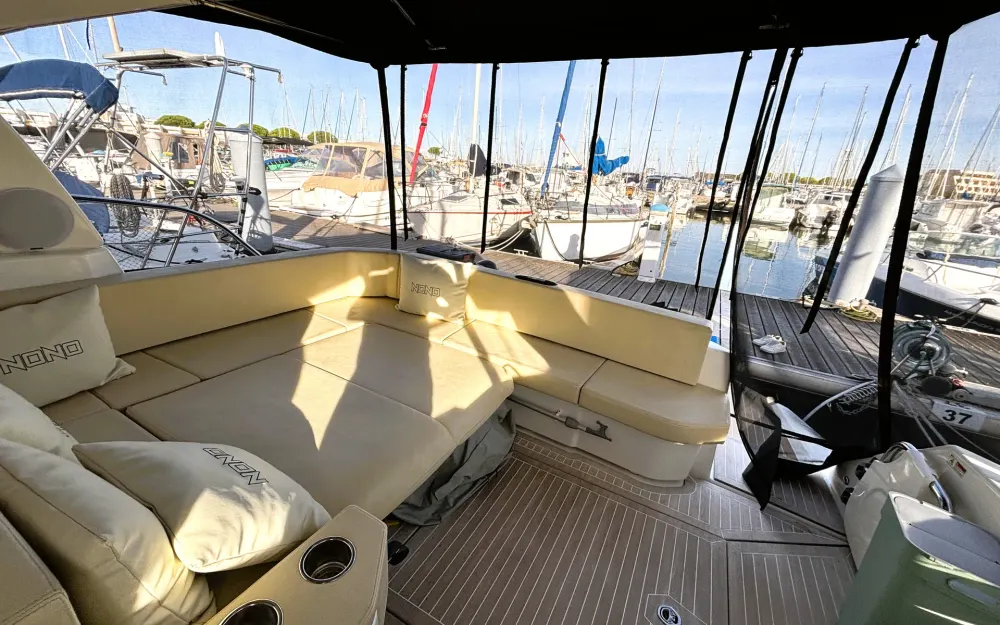 slider 10 Cranchi M 38 Hard Top