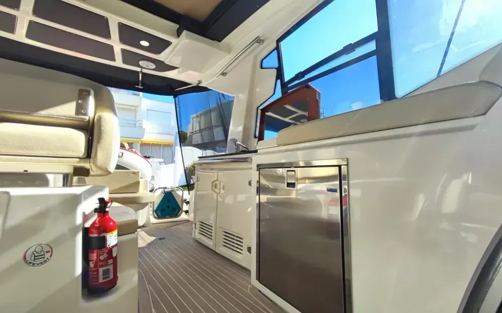 slider 11 Cranchi M 38 Hard Top